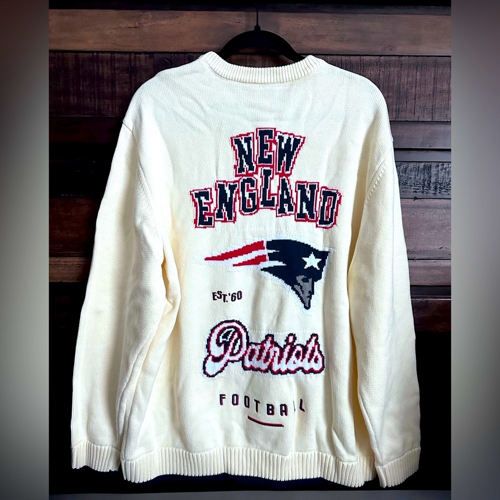 ✨NWT New England Patriots Cream Sweater✨